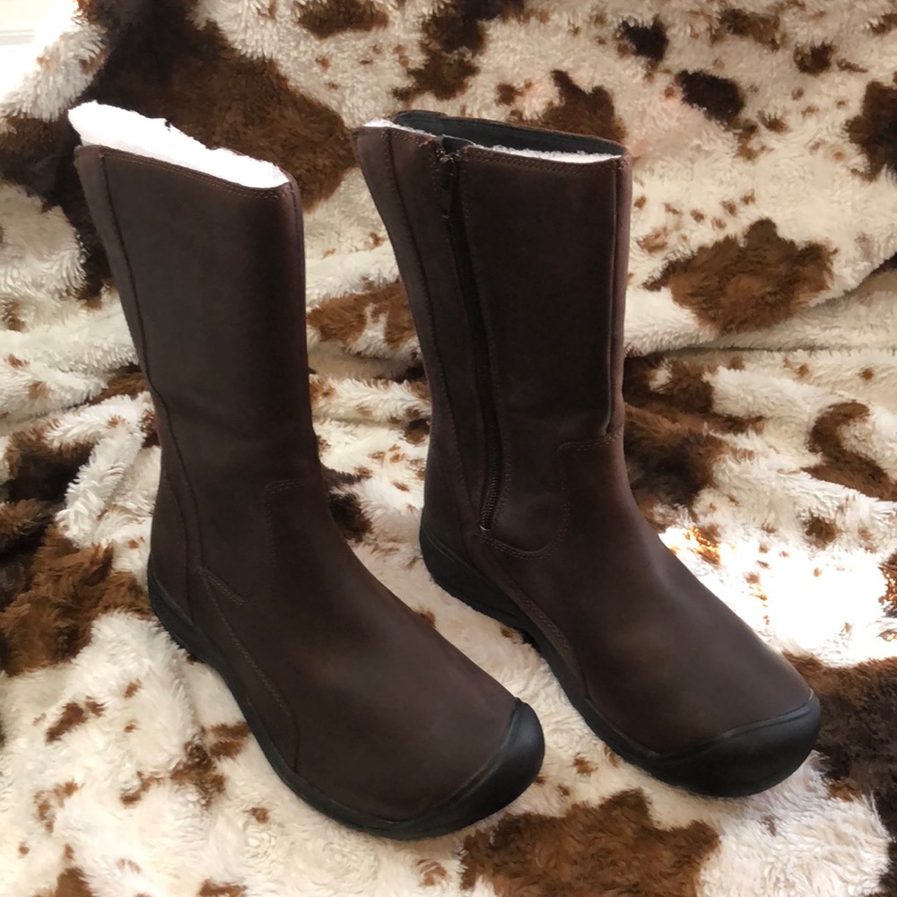 Keens Women’s Brown Leather Hiking Boots size 8